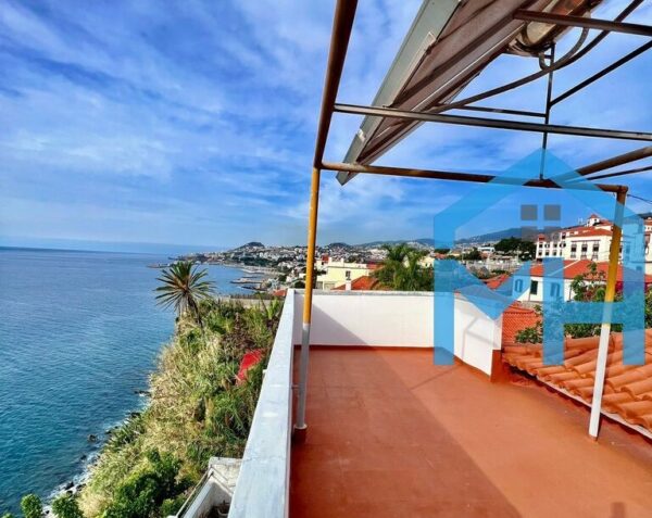 House in Funchal with a beautiful rooftop terrace, Private Beach Access, Sea, mountain and City Views For Sale