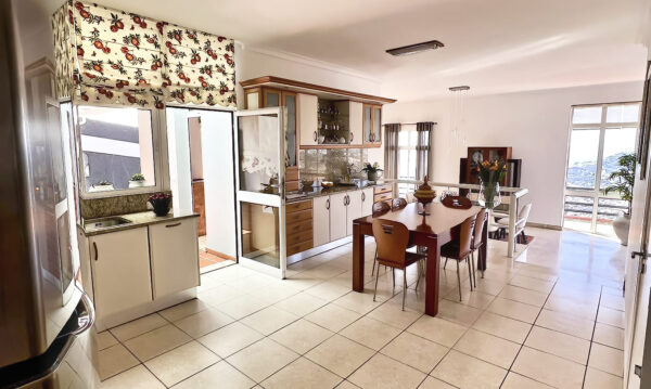 Villa Quinta Funchal elegant, modern, large kitchen