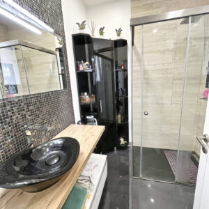 Bathroom 4 with black marble floor