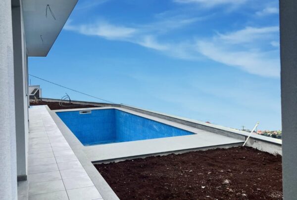 Swimming pool of Newly built house in Canhas Madeira