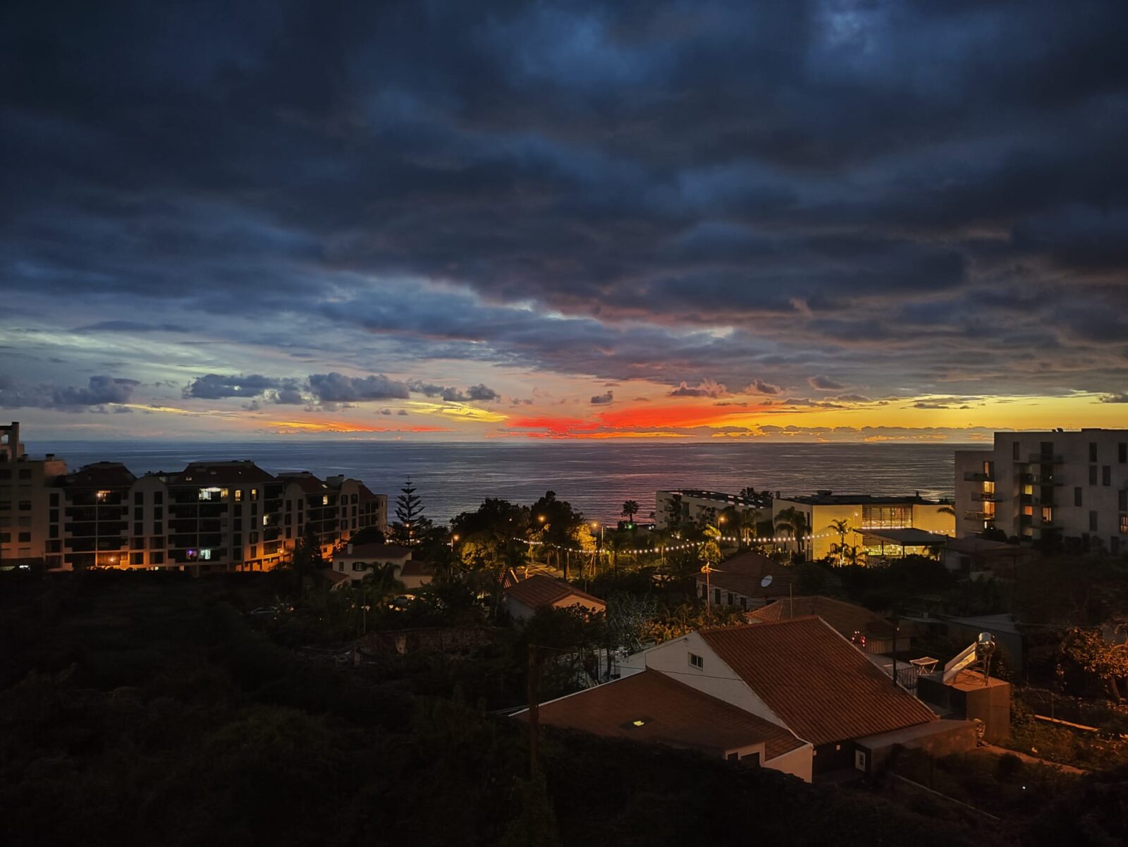 Image of sunset over Lido in Funchal